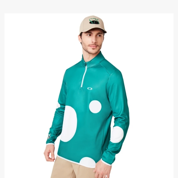 Oakley - Picture 2 of 4